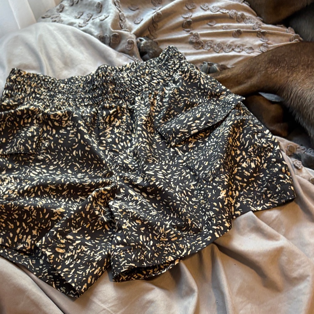 Old Navy Black and White Patterned Women's Cargo Shorts